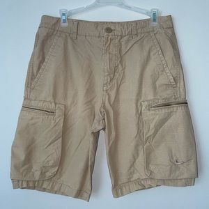 Nike Men’s Cargo Shorts. Beige. Size 30.